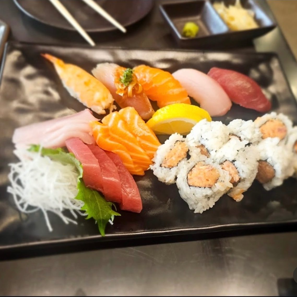 Sushi-Sashimi Platter.