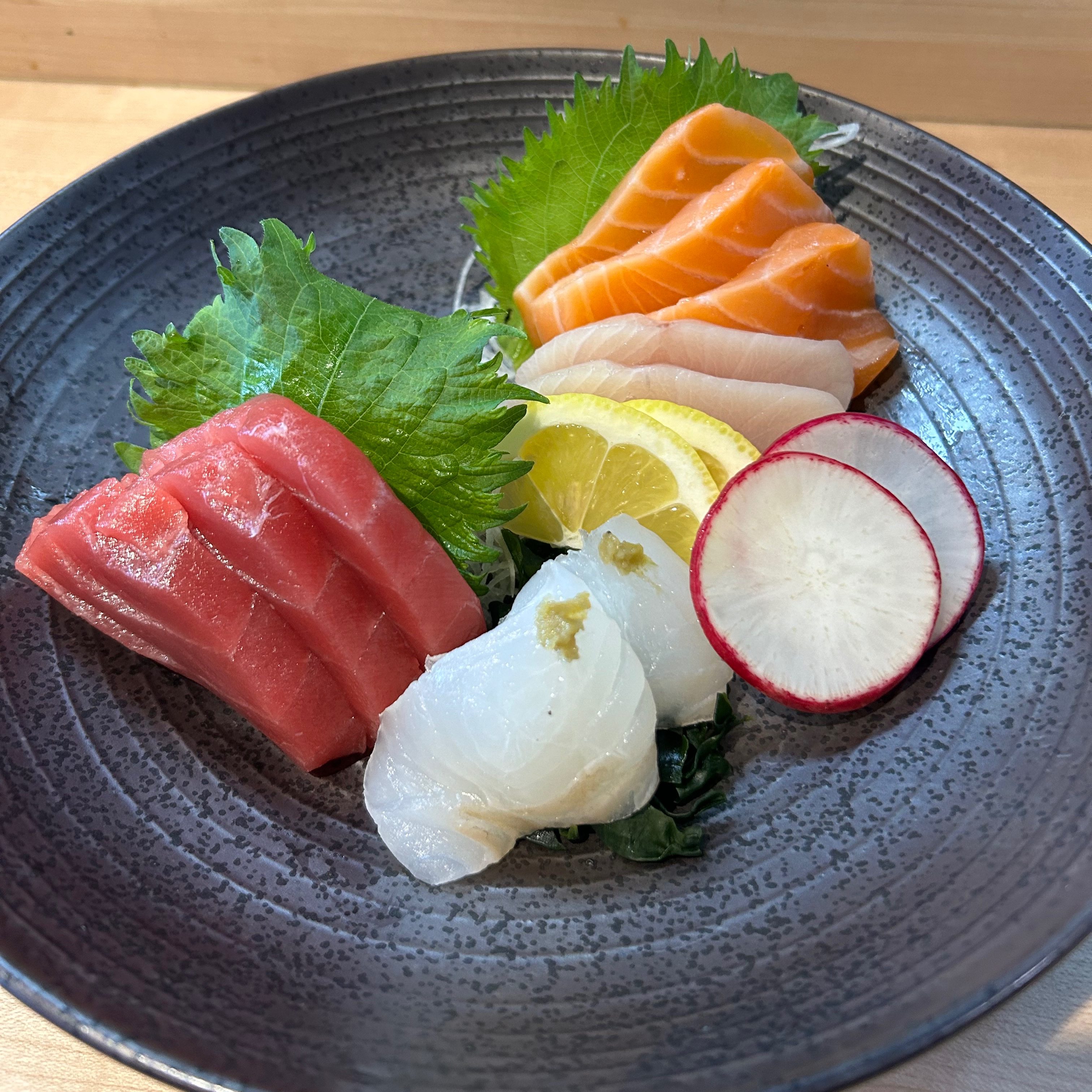 (L) Sashimi Platter.
